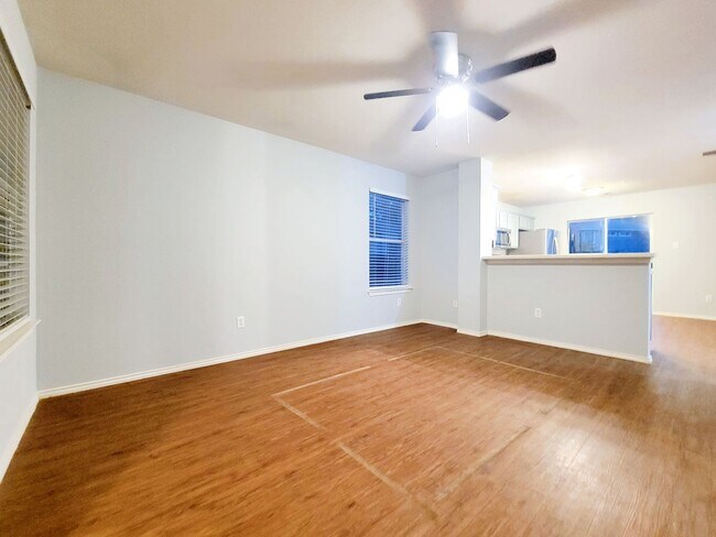 Building Photo - Charming 3/BR 2/BA Single-Level Home in Le...