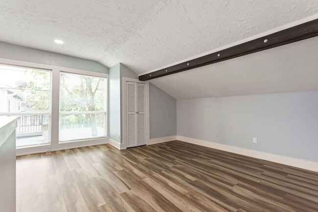 Building Photo - 2005 Portsmouth St