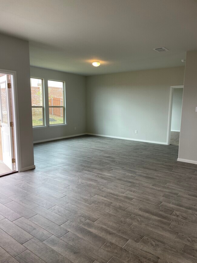 Building Photo - 941 Braymer Ln