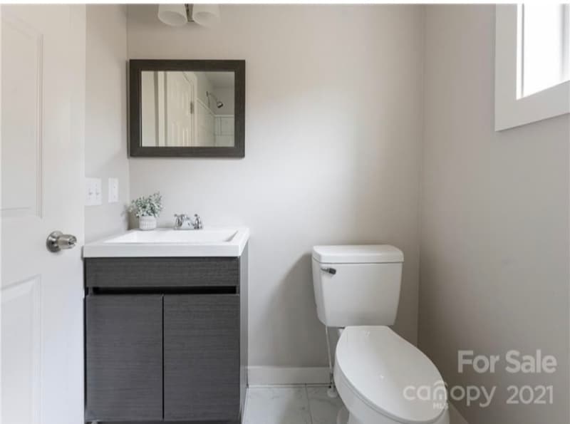 Building Photo - 334 N Main St