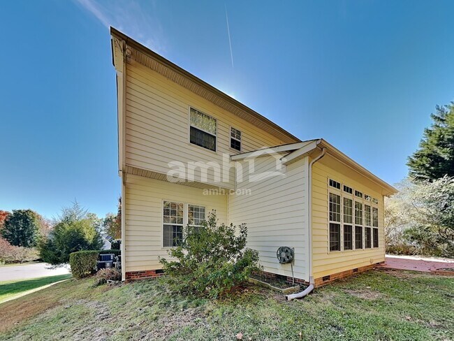 Building Photo - 3007 Linstead Dr