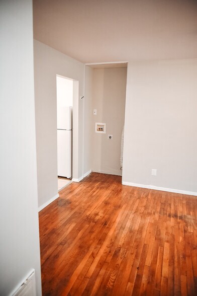 Building Photo - 4700 Walnut Grove Ave