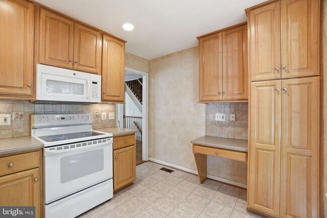 Building Photo - 2391 Hunters Square Ct