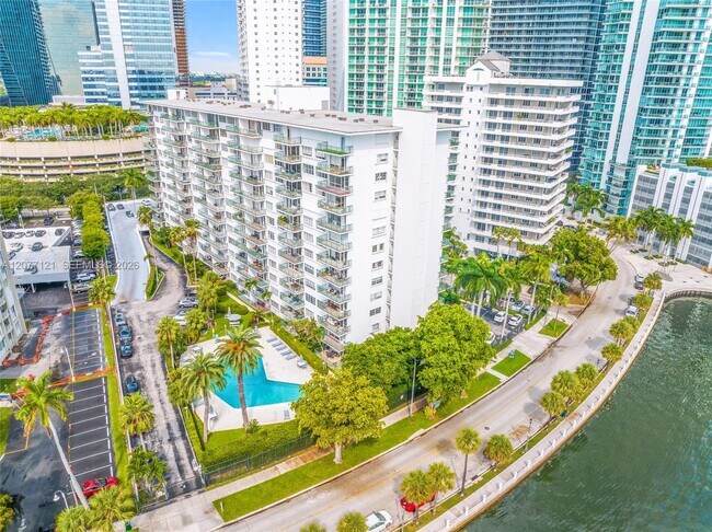 Building Photo - 1408 Brickell Bay Dr