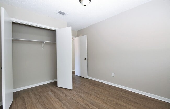 Building Photo - 7814 Barnhill Dr