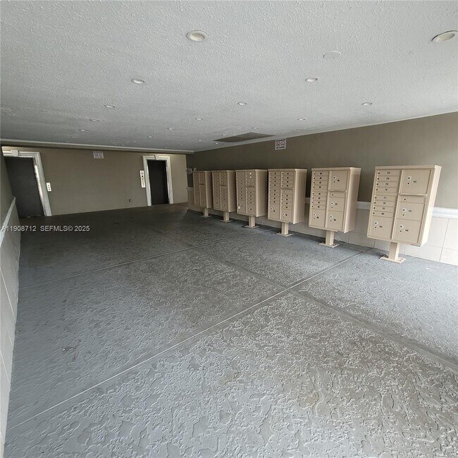 Building Photo - 5100 SW 41st St