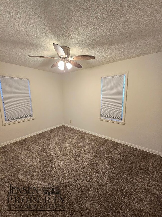 Building Photo - R698