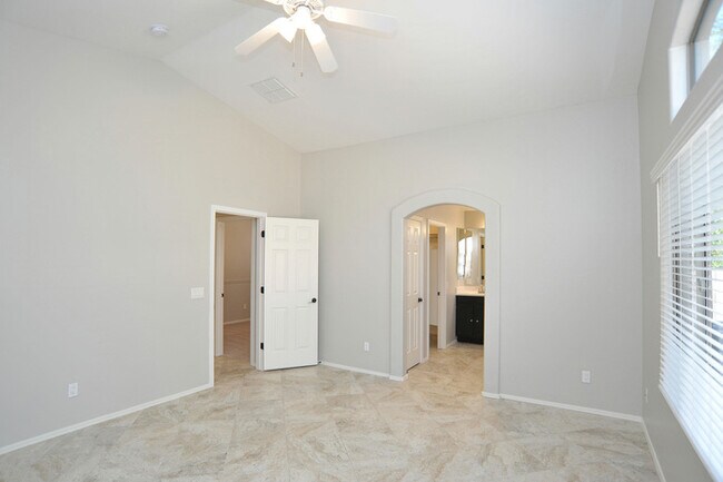 Building Photo - Move-In Ready Home in Dove Mountain