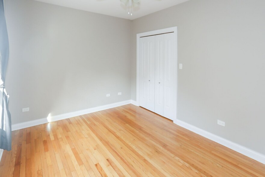 Building Photo - 3810 N Marshfield Ave