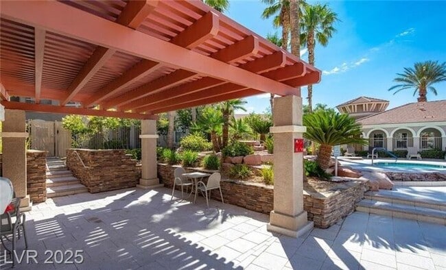 Building Photo - CONDO IN NORTHWEST GATED COMMUNITY