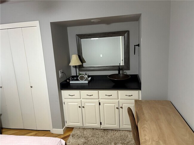 Building Photo - 80 Mayfair Dr