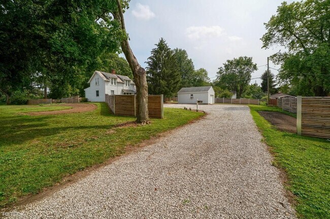 Building Photo - 3 br, 1.5 bath House - 325 Main Street