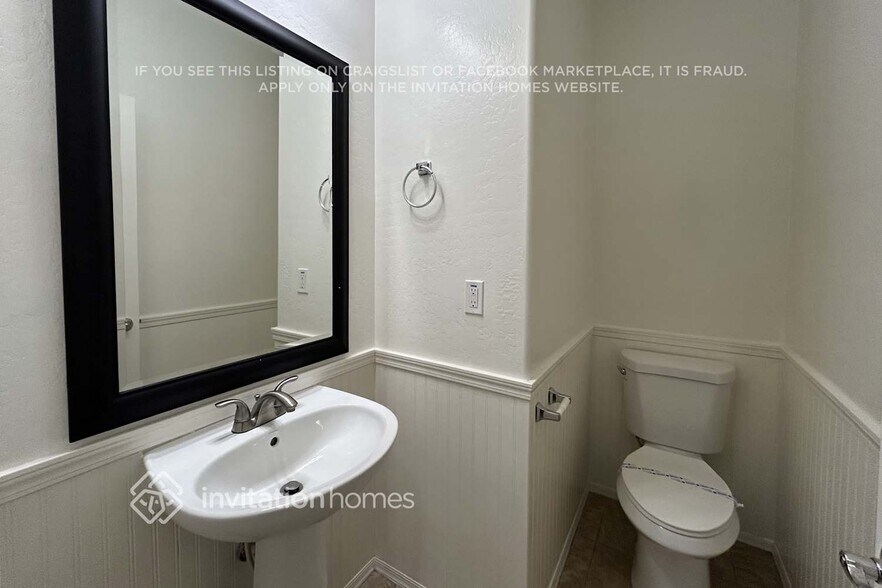 Building Photo - 17512 W Buchanan St