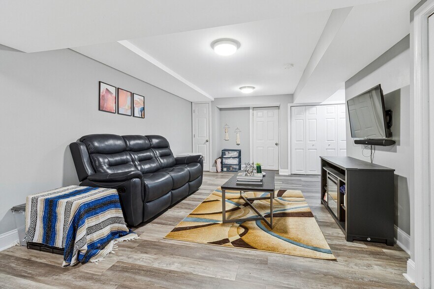 Building Photo - 1328 Downing St NE