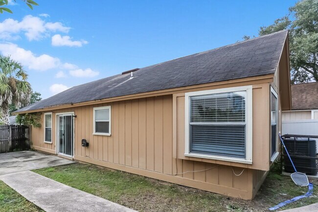 Building Photo - 2513 Townsquare Dr