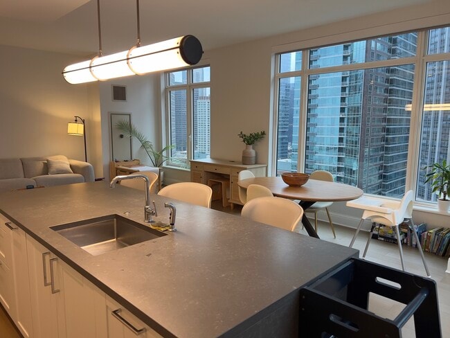 Building Photo - 514 N Peshtigo Ct