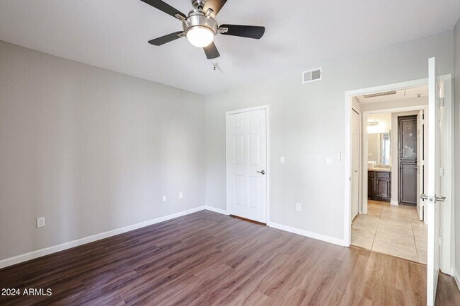 Building Photo - Resort-Style Aventura Condo