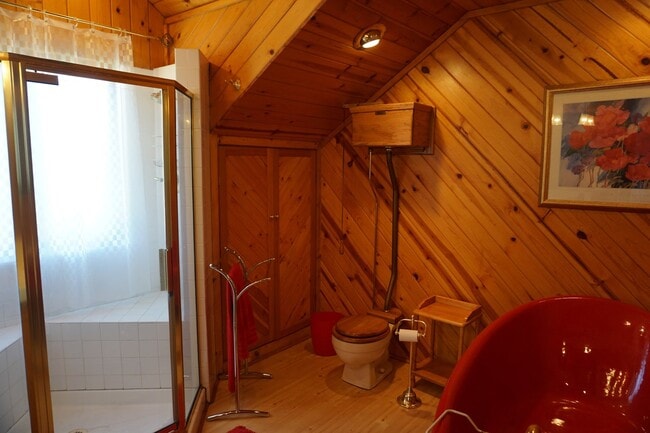 Building Photo - Great House in South Evergreen!! Must See!!
