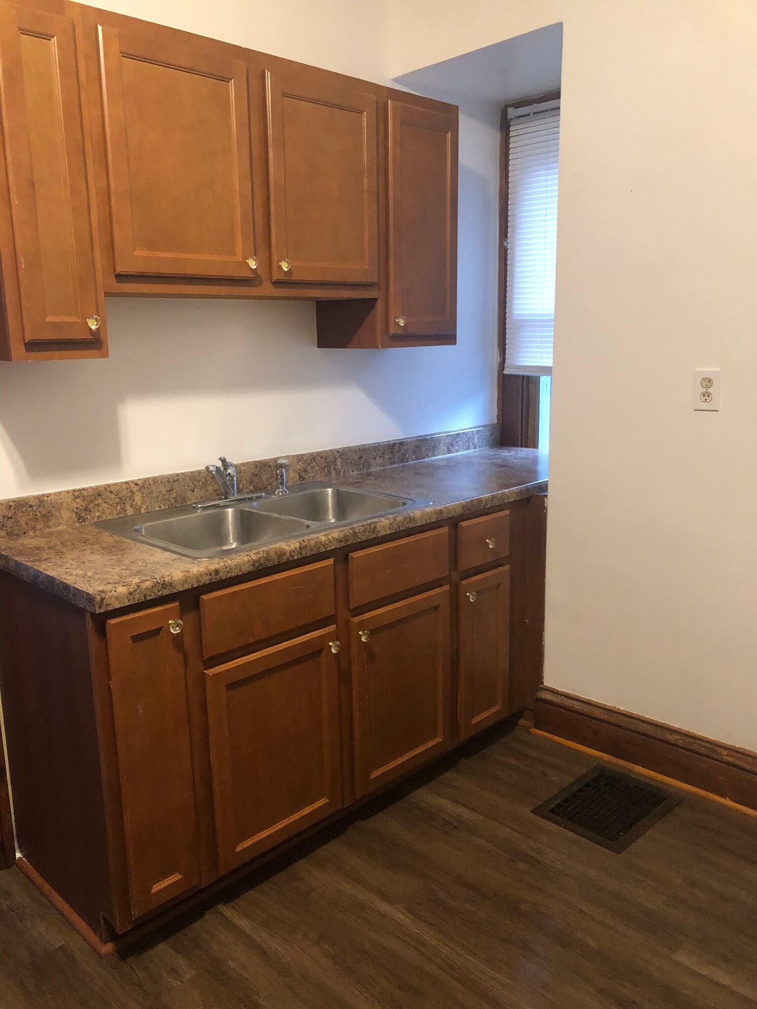 Kitchen - 2322 Spring St