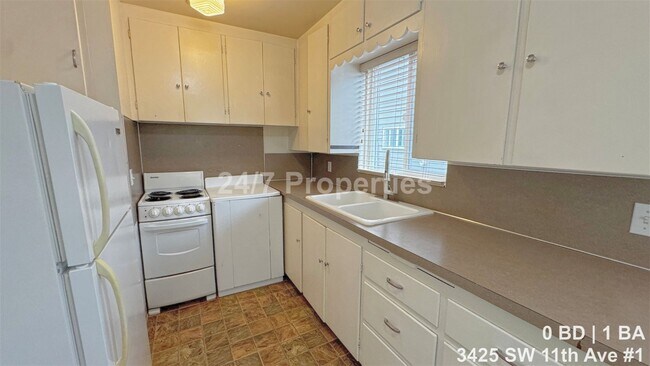 Building Photo - 3425 SW 11th Ave