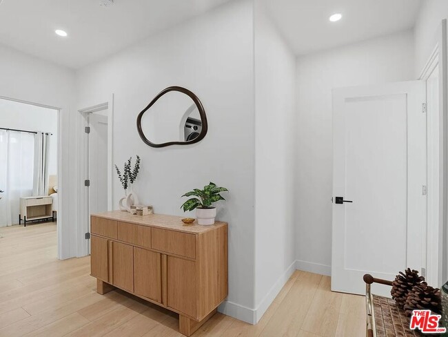 Building Photo - 3014 9th Ave