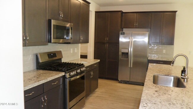 Building Photo - Great Home! Ready to Move Into - Zanjero T...