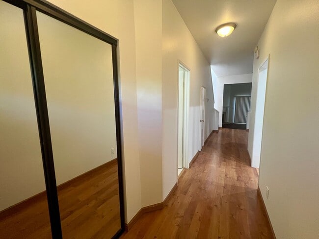 Building Photo - Stunning, spacious and large Milpitas cond...