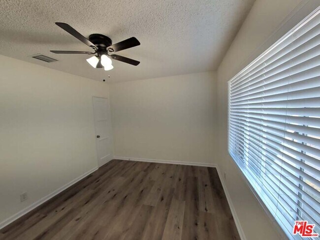 Building Photo - 7758 N Glenoaks Blvd