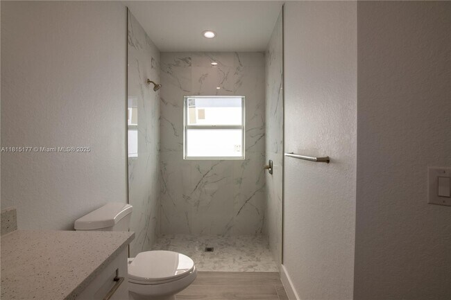 Building Photo - 497 Bounds St