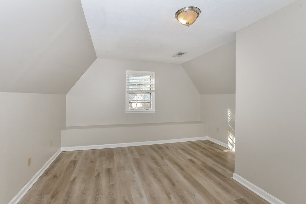 Building Photo - 951 Cully Rd