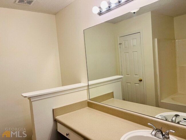 Building Photo - 4037 Ravenwood Ct