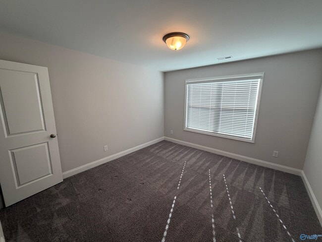 Building Photo - 3203 McClellan Wy SE