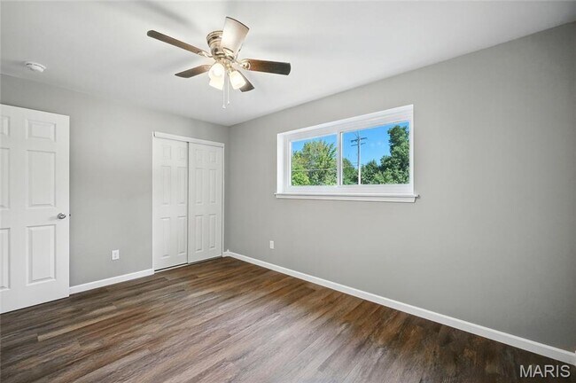 Building Photo - Updated Florissant Home!