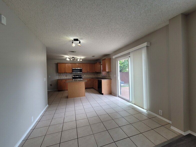 Building Photo - 4203 Falcon Dr