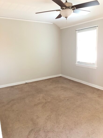 Building Photo - 10641 S Artesian Ave