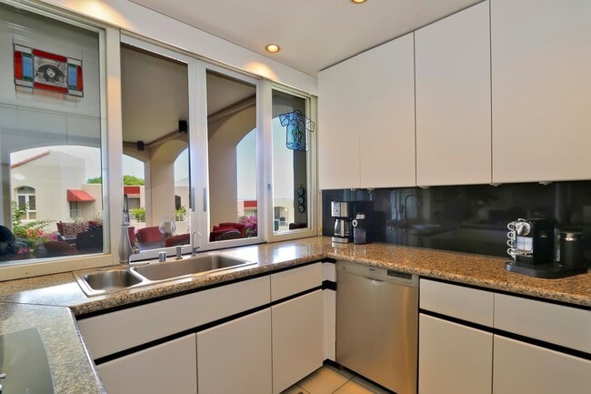 Building Photo - Furnished, 2 Bed/3 Bath Wailea Palms Residence Gated with Ocean Views