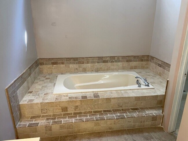 Building Photo - 145 Princeton Trce