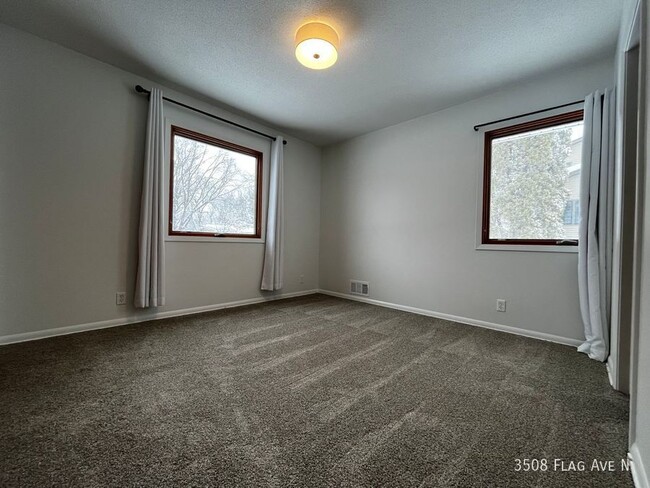 Building Photo - 4br 2.5ba 2cg ~ Security Deposit Alternati...