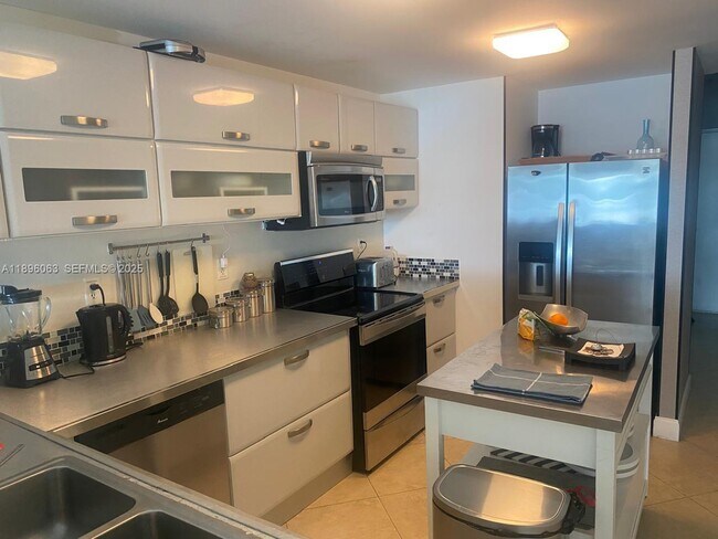 Building Photo - 6580 Indian Creek Dr