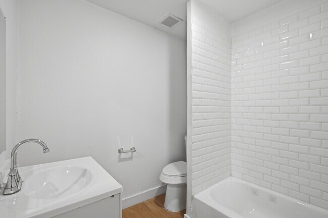 Building Photo - 406 Grayson St
