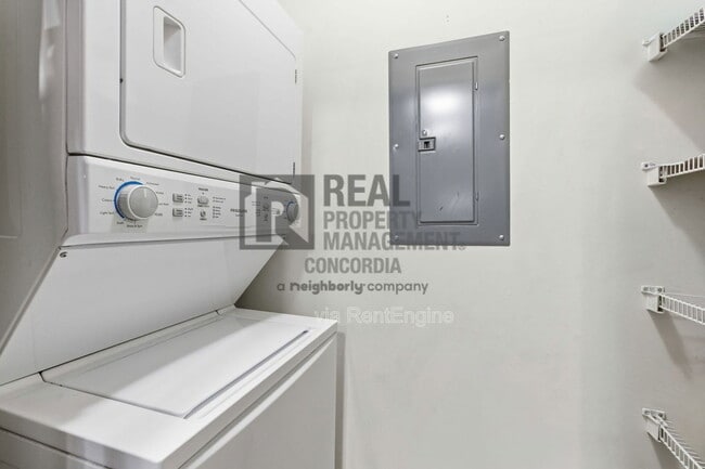 Building Photo - 7223 Althorp Way