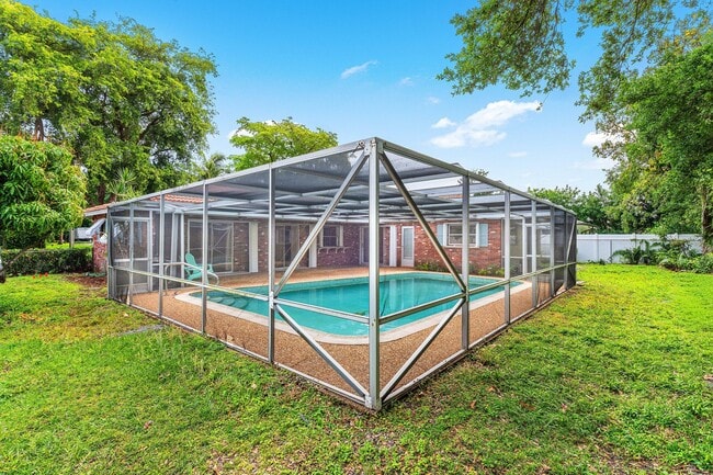 Building Photo - 931 NW 9th Ct