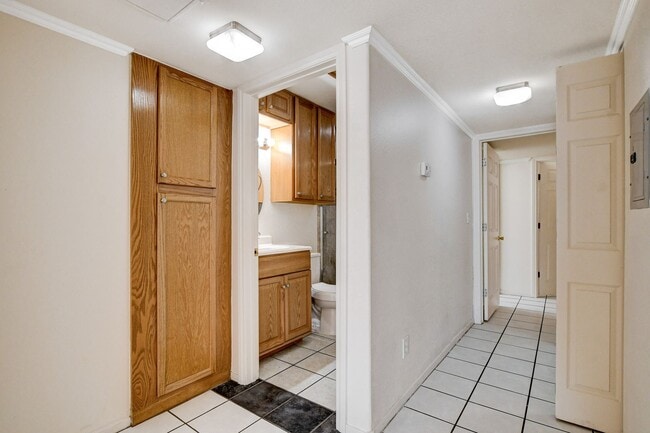 Building Photo - AMERICANA Property Mgmt - Gated 1st floor ...