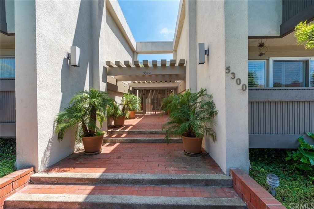 Building Photo - 5300 Fairview Blvd