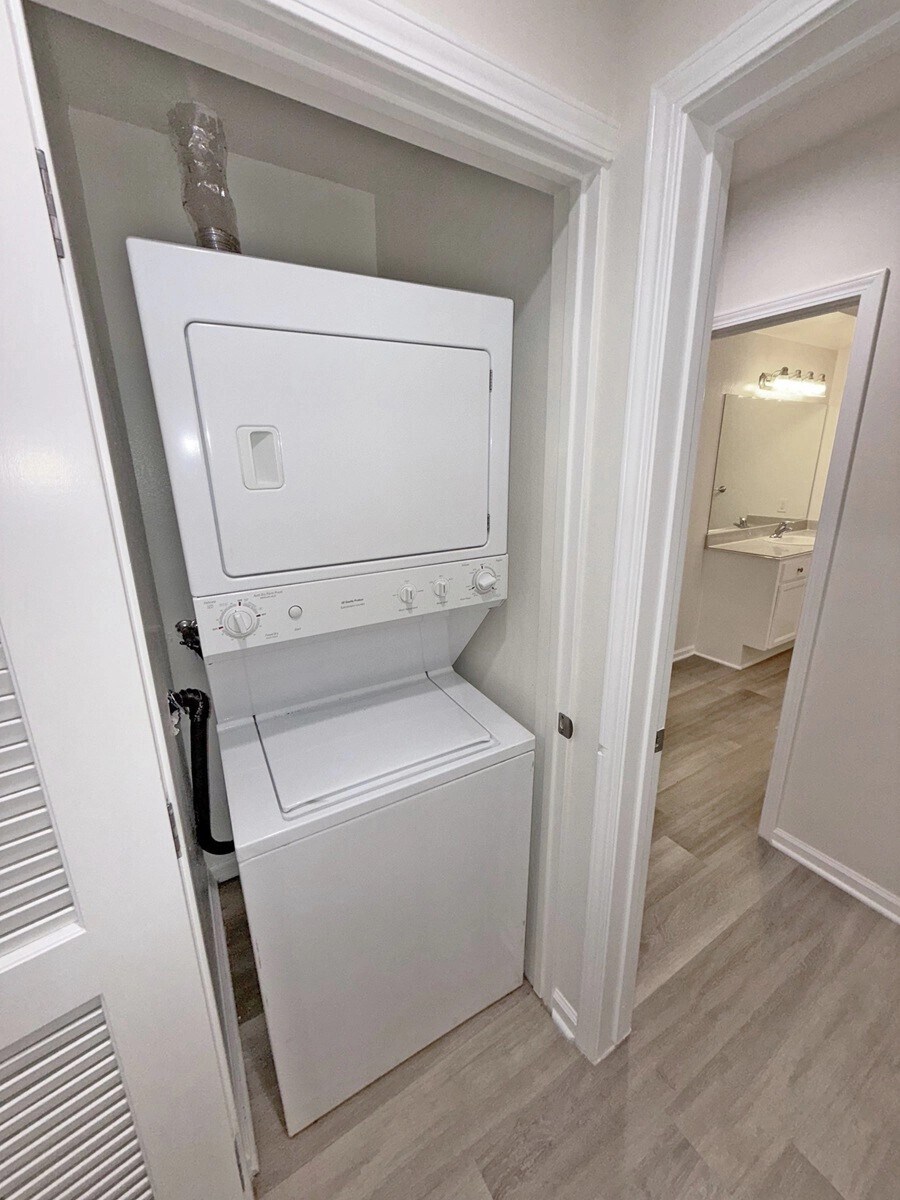 Building Photo - 2969 Kelton Ave