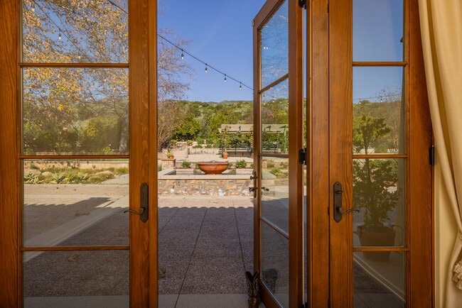 Building Photo - Outdoor Oasis