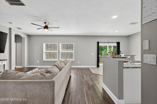 Building Photo - 2038 Creekmont Dr