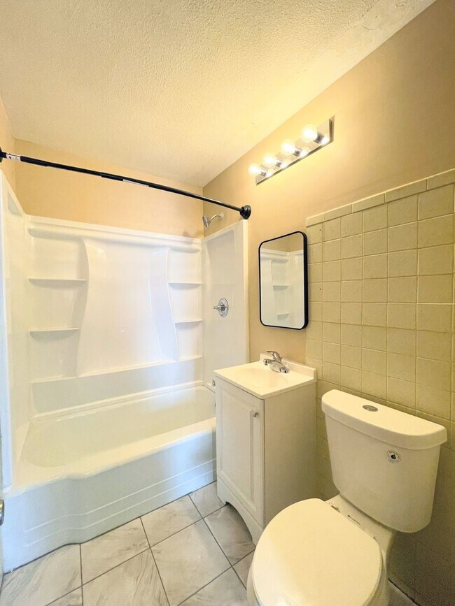Building Photo - Cozy 3 bed 2 bath home with basement in Wichita