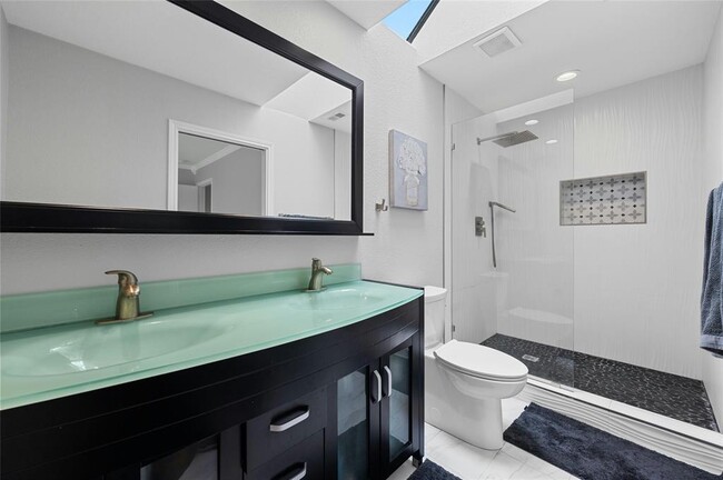 Building Photo - 8303 Los Ranchos Dr