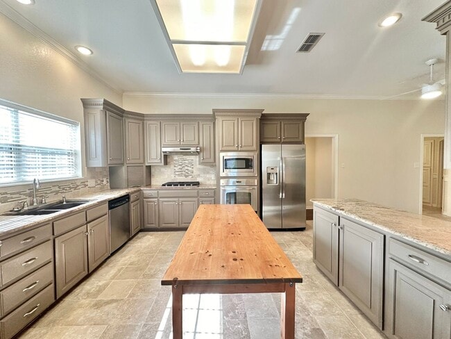 Building Photo - Stunning Home in the Heart of Tyler! 3bd 2...